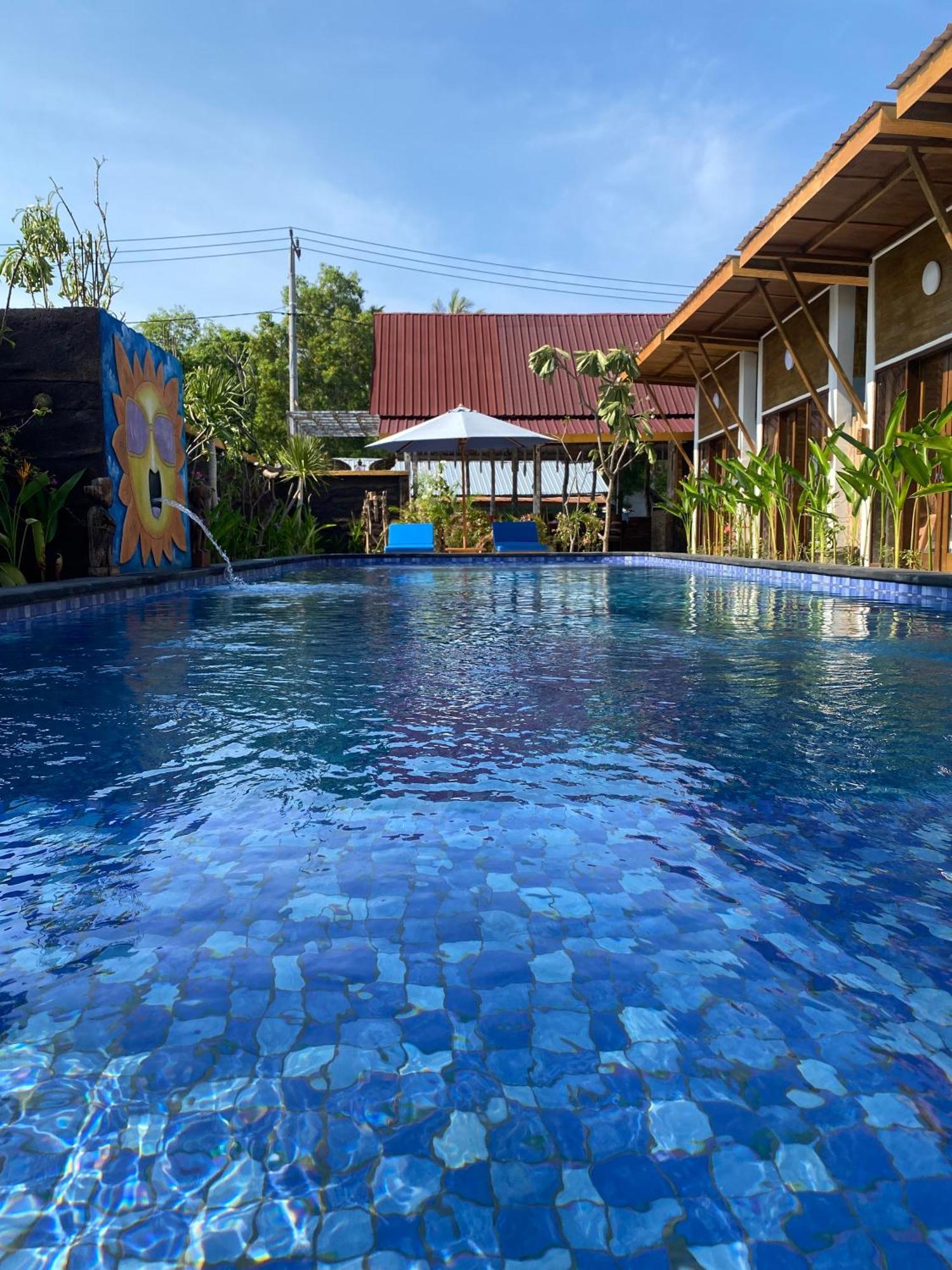 Sun Resort ギリ・トラワンガン エクステリア 写真